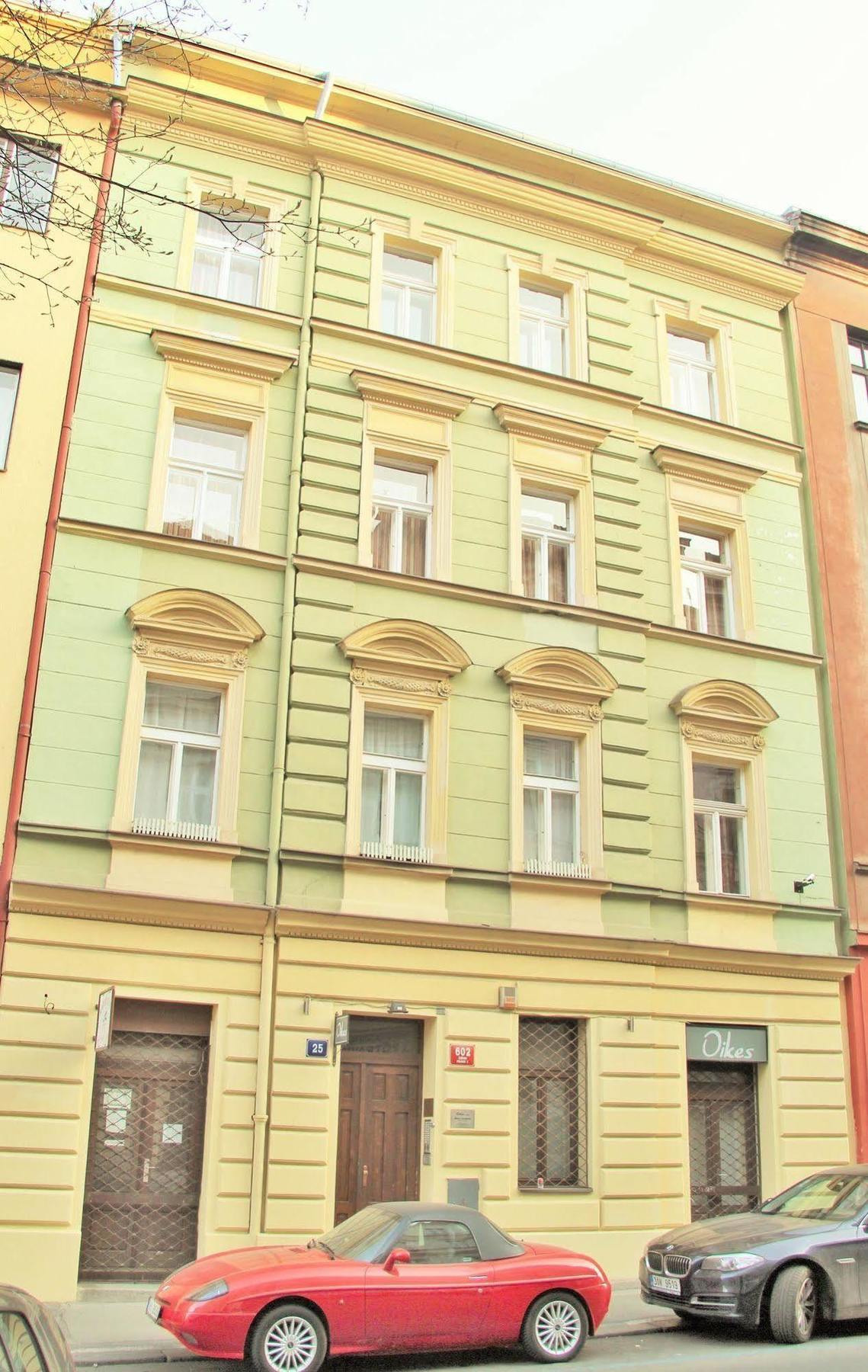 Vlkova Palace Прага Екстериор снимка