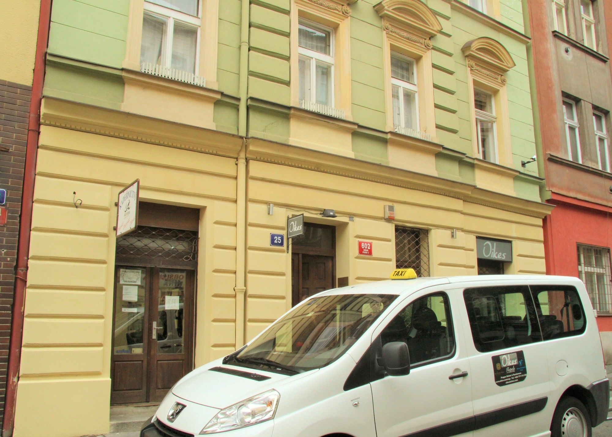 Vlkova Palace Прага Екстериор снимка